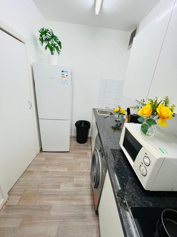 2-Bedroom Plus Living Room Flats Near Edgware Road Londra Esterno foto
