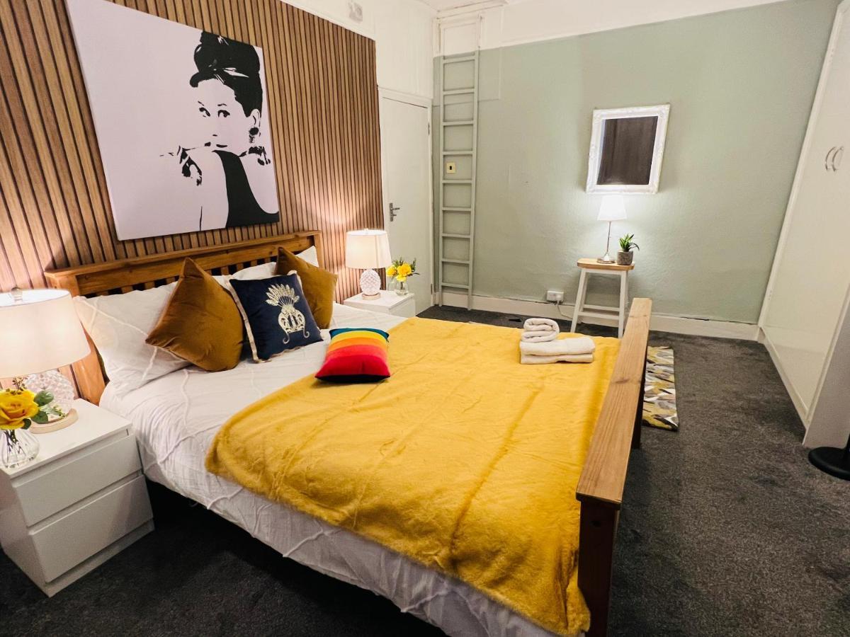 2-Bedroom Plus Living Room Flats Near Edgware Road Londra Esterno foto
