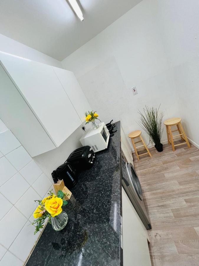 2-Bedroom Plus Living Room Flats Near Edgware Road Londra Esterno foto